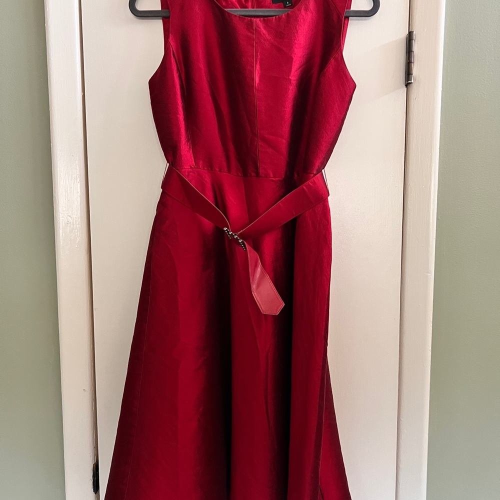 Tahari Elegant Red Sleeveless Dress